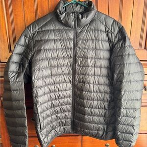 Uniqlo Men's Black Puffer Jacket